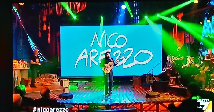 Il cantautore ragusano Nico Arezzo si &egrave; esibito a Propaganda Live