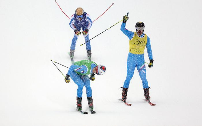 Doppietta italiana oro e argento nello skicross olimpico di Milano Cortina: vittorie di Deromedis e Tomasoni sotto la fitta nevicata di Livigno