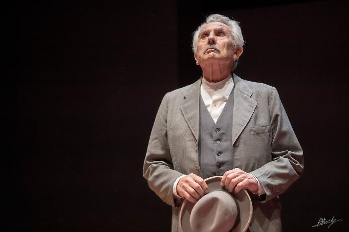 Ragusa, l'eclettico Pippo Pattavina porta in scena "Il piacere dell'onest&agrave;" di Pirandello