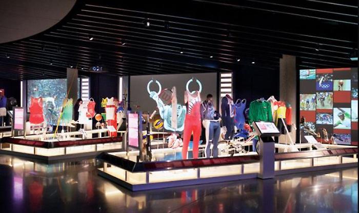 Le tute che hanno fatto la storia: Lollobrigida, Fontana e Betti donano i completi al Museo Olimpico di Losanna