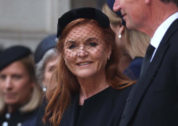 La fuga di Sarah Ferguson e il mistero dei finanziatori