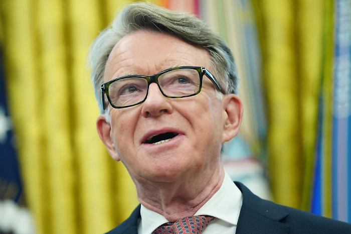 Caso Epstein, arrestato a Londra l'ex ministro britannico Peter Mandelson