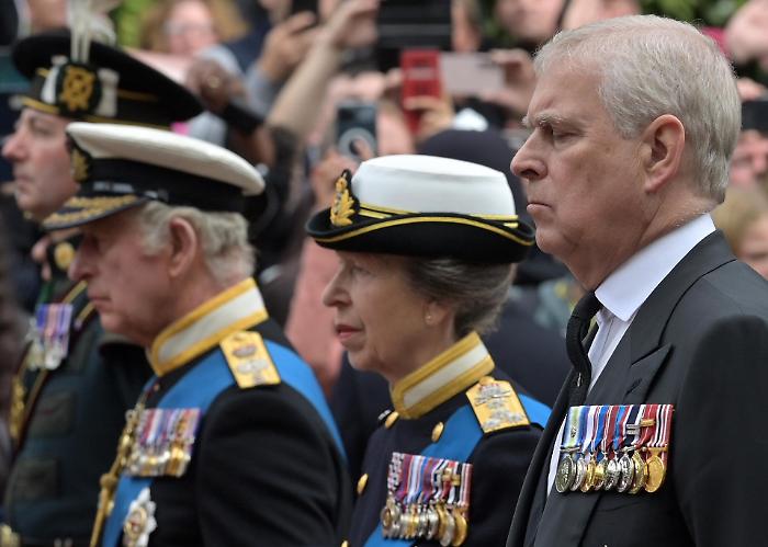 Scandalo Andrea, Re Carlo sotto pressione mentre il principe William &egrave; preoccupato per la Corona