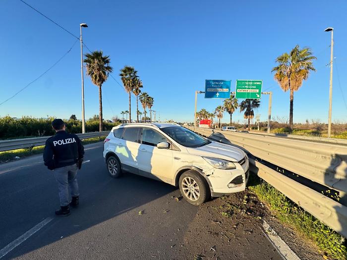 Automobilista ha un malore e si schianta contro il guard rail: un morto sulla Tangenziale di Catania 