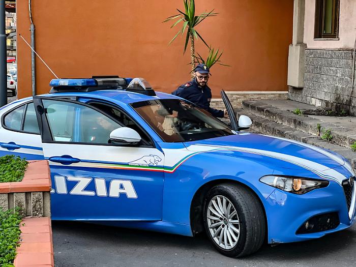 Adrano, rapinatore-ladro mascherato ha approfittato del Carnevale per mettere a segno tre colpi 