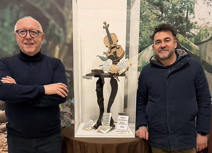 Modica, la scultura "Omaggio a Vincenzo Bellini" donata al museo del cioccolato