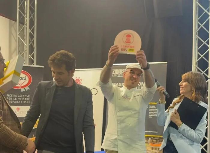 Modica, l'hamburger con salsiccia e cioccolato: Fidone trionfa alla Rhs burger league