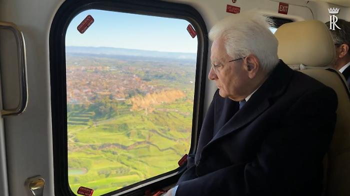 &ldquo;Qui c&rsquo;era la vostra vita&rdquo;: la visita di Mattarella a Niscemi tra macerie, scuole provvisorie e la domanda che resta aperta