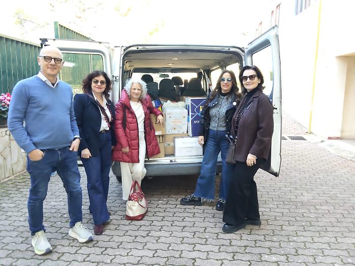 Ragusa, la Flc Cgil ha consegnato materiale scolastico e libri al Comprensivo "Salerno" di Niscemi