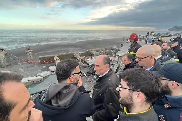 Schifani e i danni del maltempo: &laquo;Terrorizzato dalla forza della natura: per proteggere le coste servono barriere a 300-400 metri&raquo;