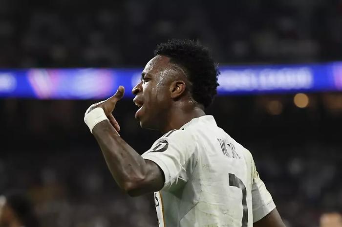 Champions, il PSG ribalta al Parco dei Principi e vola agli ottavi