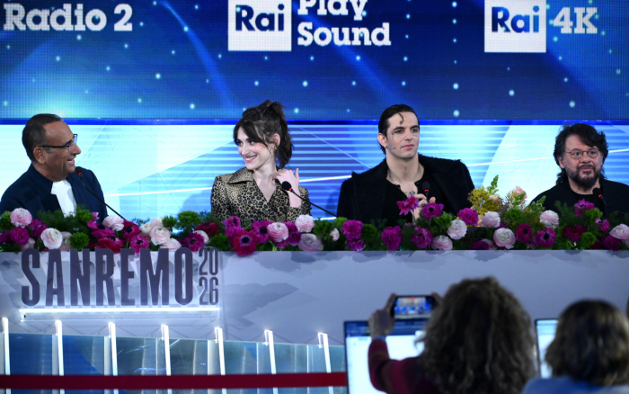 Ascolti Sanremo, Conti non si abbatte: &laquo;Il festival &egrave; in buona salute&raquo;. E manda un &laquo;abbraccio gigante alla Sicilia&raquo;