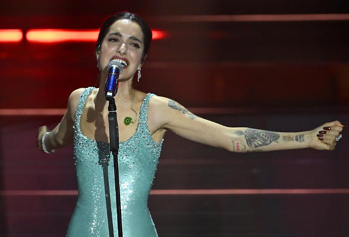 L'orgoglio siciliano di Levante: il web s'inginocchia davanti alla "classe e potenza" della cantautrice