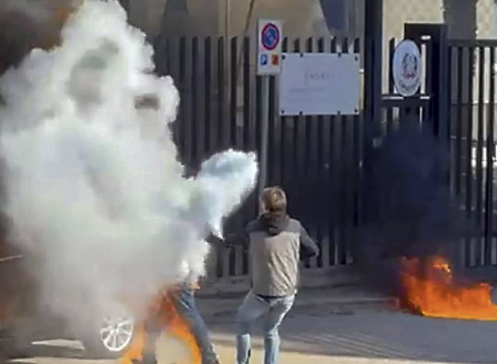 Acate, diede fuoco a un operaio e ai mezzi di un'azienda: la pena del concordato in appello non &egrave; stata ritenuta congrua