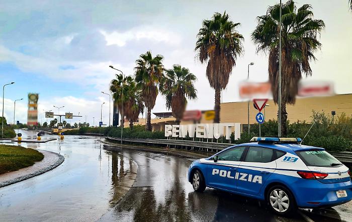 Tentato furto di scooter a Catania: 19enne fermato mentre tranciava i cavi con una gruccia