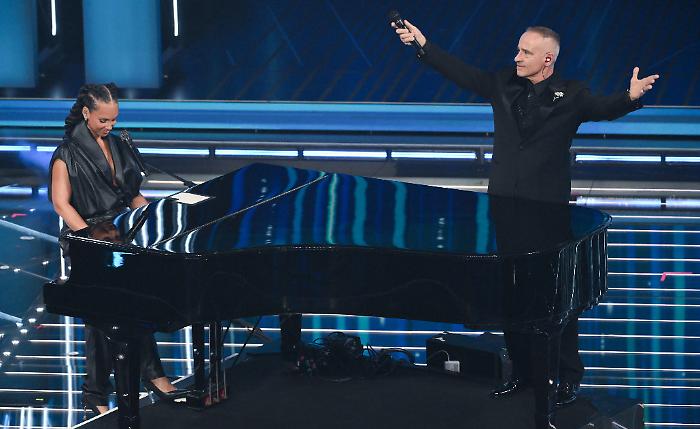 "L'Aurora" di Ramazzotti con Alicia Keys infiamma l'Ariston