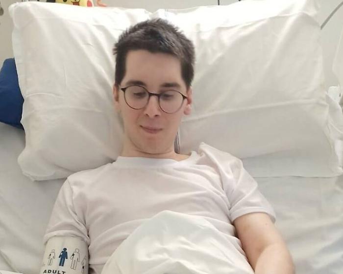 Sanremo 2026, la storia di Paolo Sarullo al Festival e di quell'aggressione che gli ha cambiato per sempre la vita