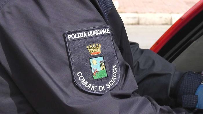 Multe al Carnevale di Sciacca, dalle proteste alle minacce online: la Polizia locale non ci sta e querela