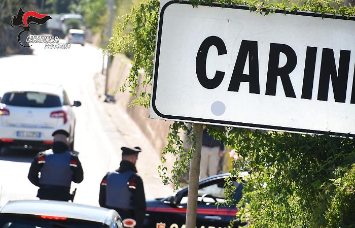 Carini, fucile a canne mozze e droga a casa di una donna di 87 anni: denunciata assieme a figlio e nipote