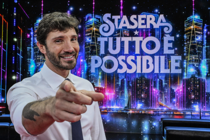 Sanremo 2027, il passaggio di consegne che cambia la rotta: De Martino verso l&rsquo;Ariston