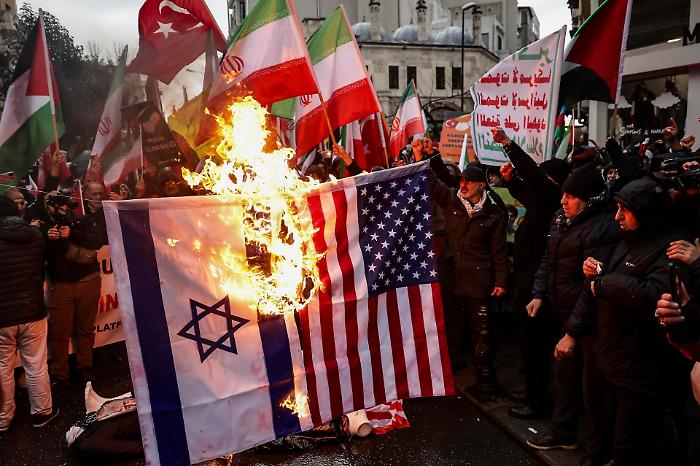 Missili su Israele dopo l'uccisione di Khamenei. Trump: "Pronti a usare una forza mai vista"