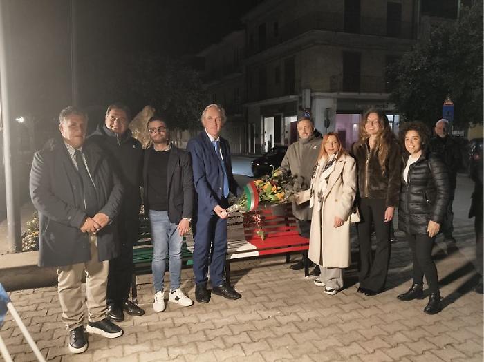 Una panchina tricolore per le vittime delle Foibe: quando la memoria diventa impegno