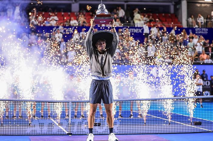 Tennis, grande weekend per gli italiani: Cobolli trionfa ad Acapulco, Darderi in finale a Santiago