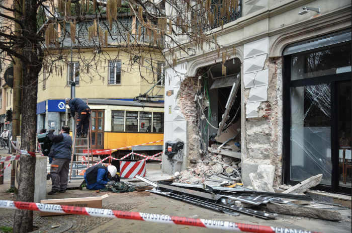 Tram Milano, il dolore dell'autista: &laquo;Era diventato tutto nero e ho perso il controllo&raquo;