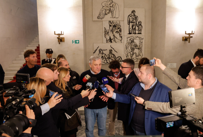 Crisi in Medio Oriente, Tajani: &laquo;Pronti a riferire in Parlamento sull'Iran.  Non sapevo che Crosetto fosse a Dubai&raquo;