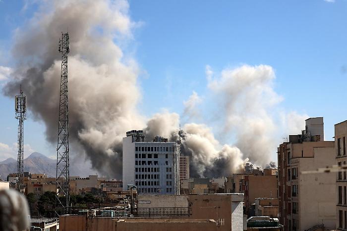 Israele colpisce il cuore di Teheran e richiama 20mila riservisti, continua la pioggia di missili iraniani