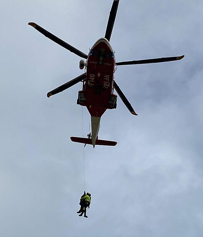 Etna, escursionisti in pericolo sul versante nord: elicottero dei Vigili del Fuoco salva il gruppo