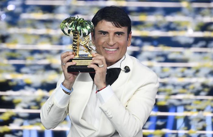 Sanremo, il trionfo "quasi" neomelodico di Sal Da Vinci e il passaggio del testimone tra Carlo Conti e Stefano De Martino: sipario sul Festival