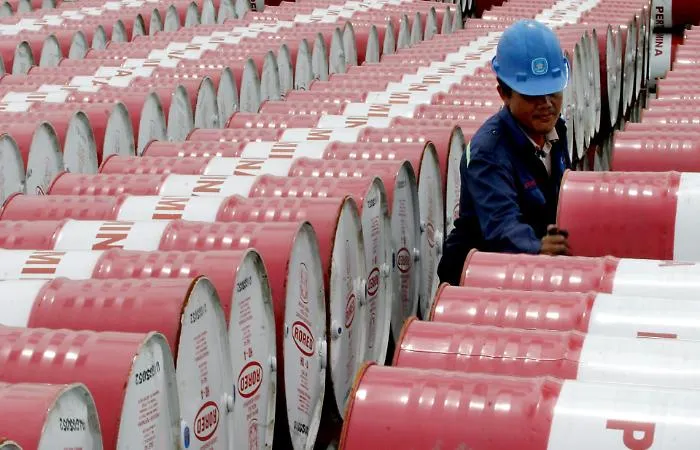 Petrolio a 80 dollari e gas in volata: cosa cambia per bollette e inflazione nel 2026