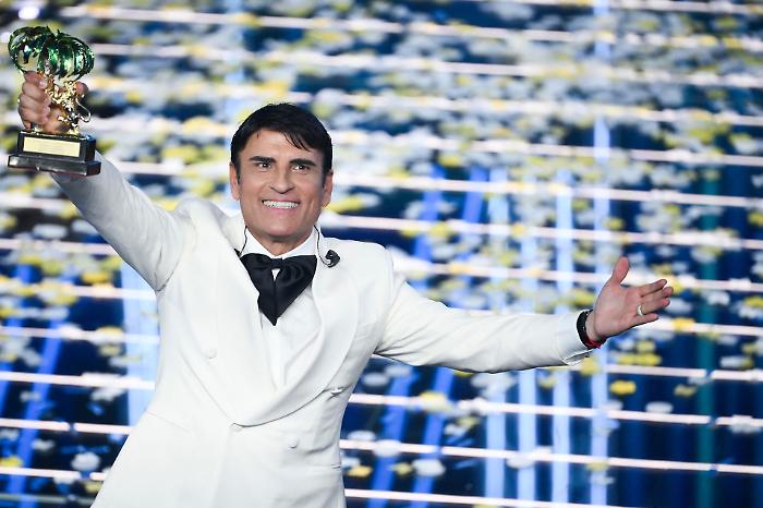 Sal Da Vinci spopola anche in Europa: primo nella classifica di ITunes (e 12&deg; nel mondo) 