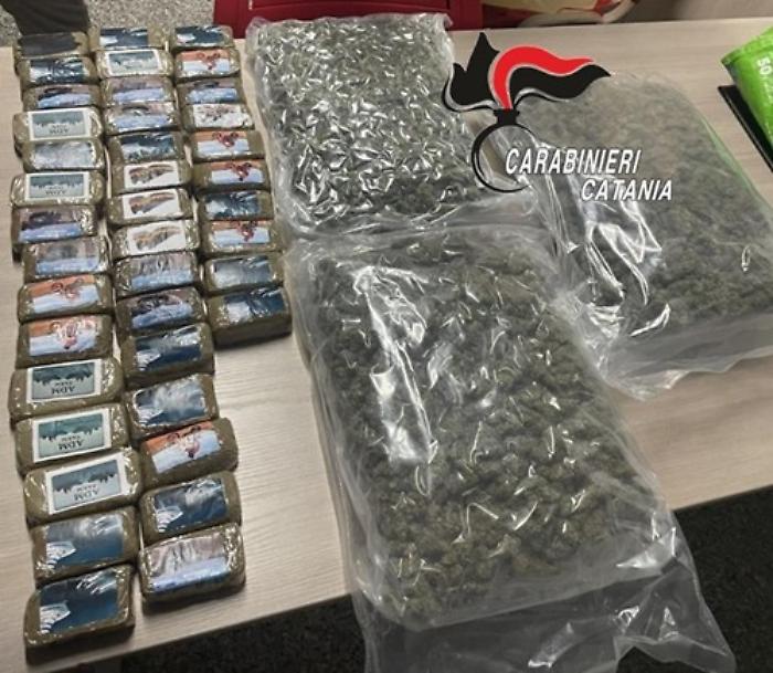 Folle inseguimento sulla strada statale 417: arrestato a Palagonia con 7,5 kg di droga e auto rubata
