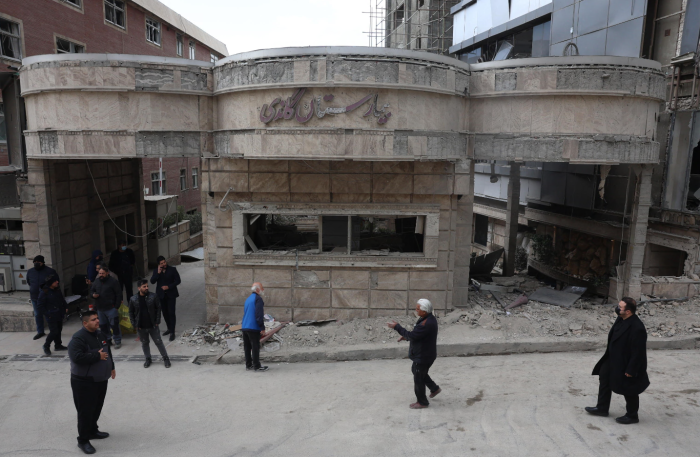 Israele e Usa sganciano oltre 3.800 munizioni in 48 ore: ucciso il capo dell'intelligence di Hezbollah. L'Iran avverte: "Sar&agrave; una guerra lunga" 