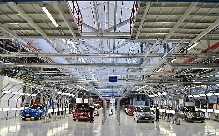 Mercato auto, febbraio da record: +14% per le immatricolazioni. Stellantis corre pi&ugrave; del mercato