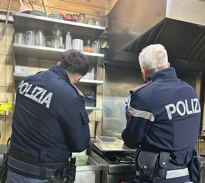 A Giarre e a Mascali controlli della Polizia in un bar e in un caseificio, sanzioni per 40mila euro