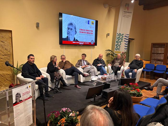 L&rsquo;architettura come motore di sviluppo: Luigi Prestinenza Puglisi presenta il suo saggio