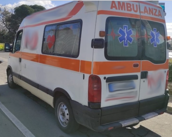 Riflettori sulle ambulanze private  e sul business del dolore