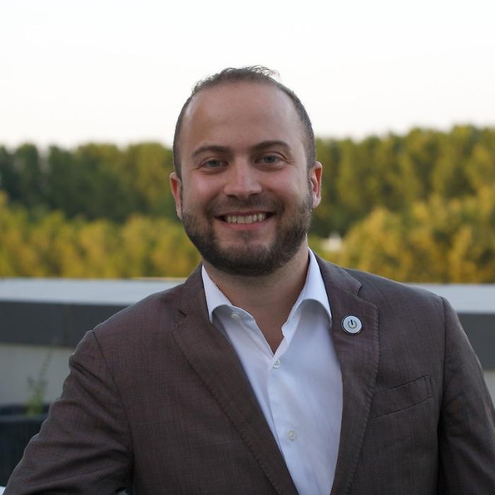 Fabrizio Puglisi, imprenditore siciliano a Dubai: "La vita quotidiana continua, c'&egrave; fiducia nel sistema di sicurezza del Paese"