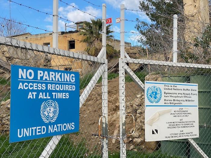 Perch&eacute; l'Iran ha sparato missili contro Cipro? Cosa c'entra l'isola Ue col conflitto