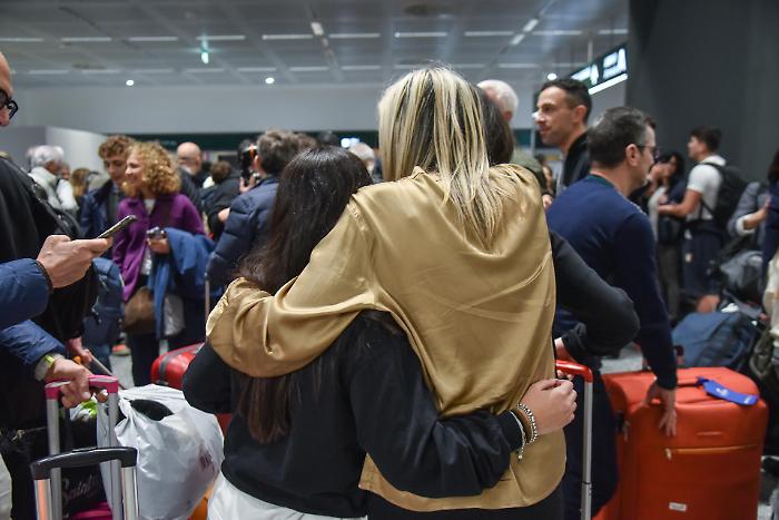 La  Farnesina in prima linea per i rimpatri, oltre 14mila chiamate all&rsquo;Unit&agrave; di Crisi: quanti sono gli italiani ancora bloccati nel Golfo