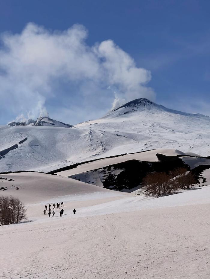 L'Etna borbotta, Osservatorio Etneo: &laquo;Attivit&agrave; impulsiva&raquo;