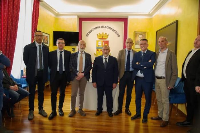 L'Ispettore Antonino Alletto va in pensione: 41 anni al servizio della Polizia di Stato