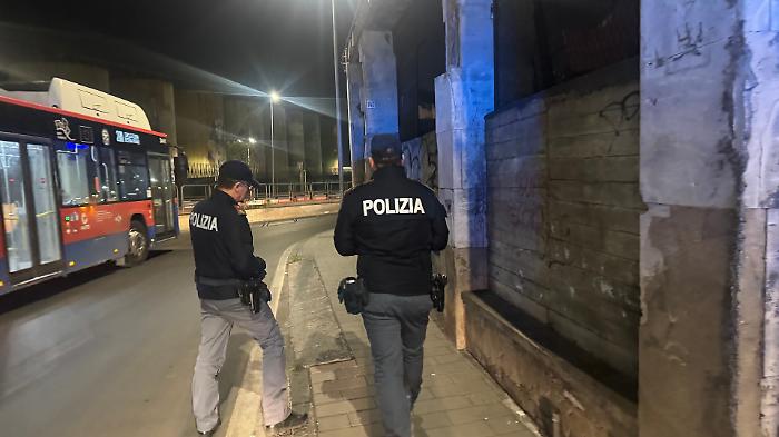 Trovata senza vita nell'edificio abbandonato a Catania: Elisabeta morta di stenti, forse morsicata dai cani 