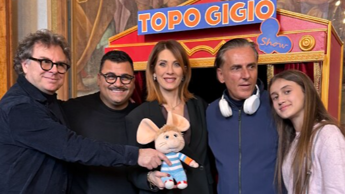Baffi, canzoni e &ldquo;Ma cosa mi dici mai?&rdquo;: Topo Gigio sbarca a teatro in versione musical
