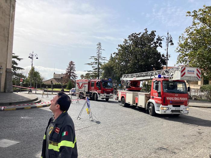 Terremoto sull&rsquo;Etna, a Ragalna tra le ferite della scossa e la preoccupazione dei big meloniani per il paese delle vacanze