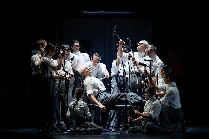 Notte Morricone: danza, cinema e musica in un viaggio visionario di Marcos Morau