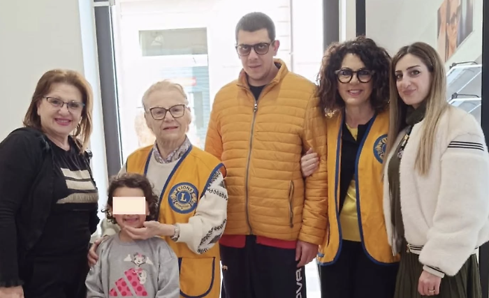 Vittoria, gli occhiali si rompono e i Lions glieli ricomprano